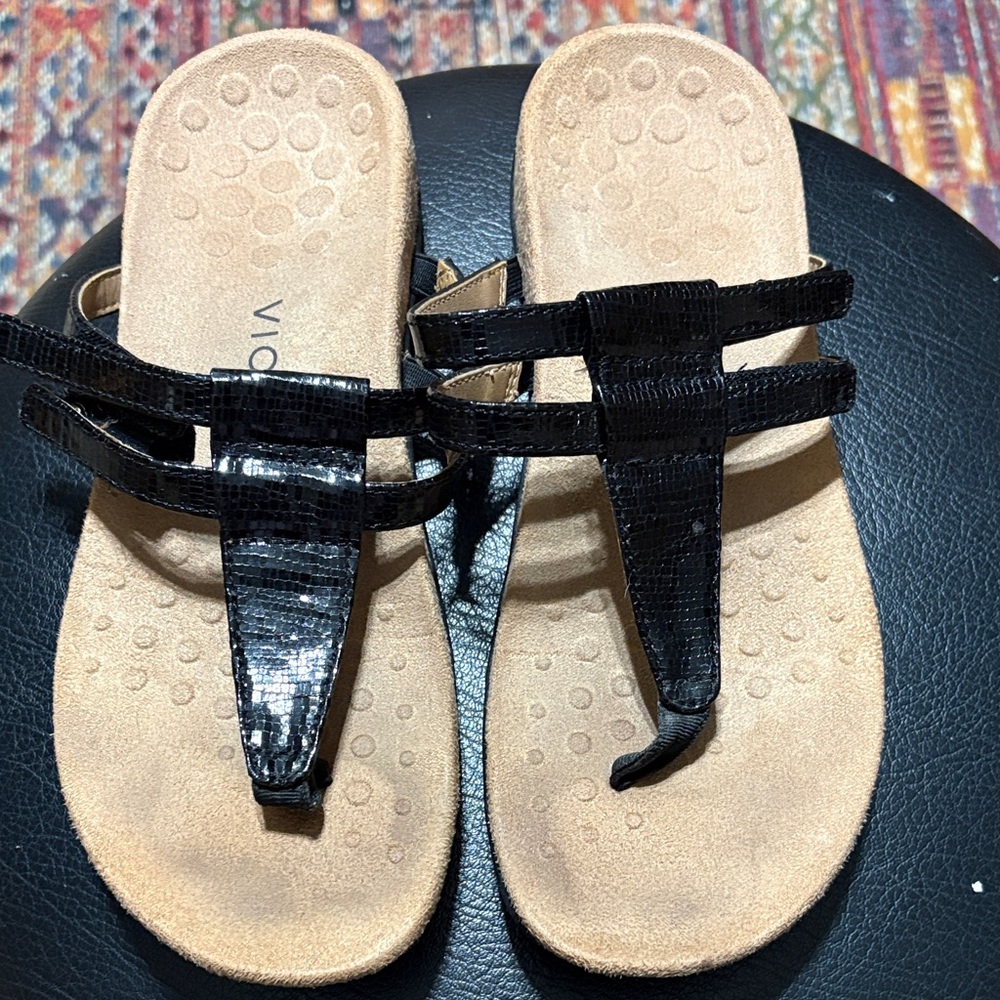 Vionic Black Textured Sandals